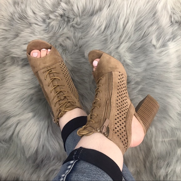 Tan open toe, block heel bootie - Picture 2 of 4